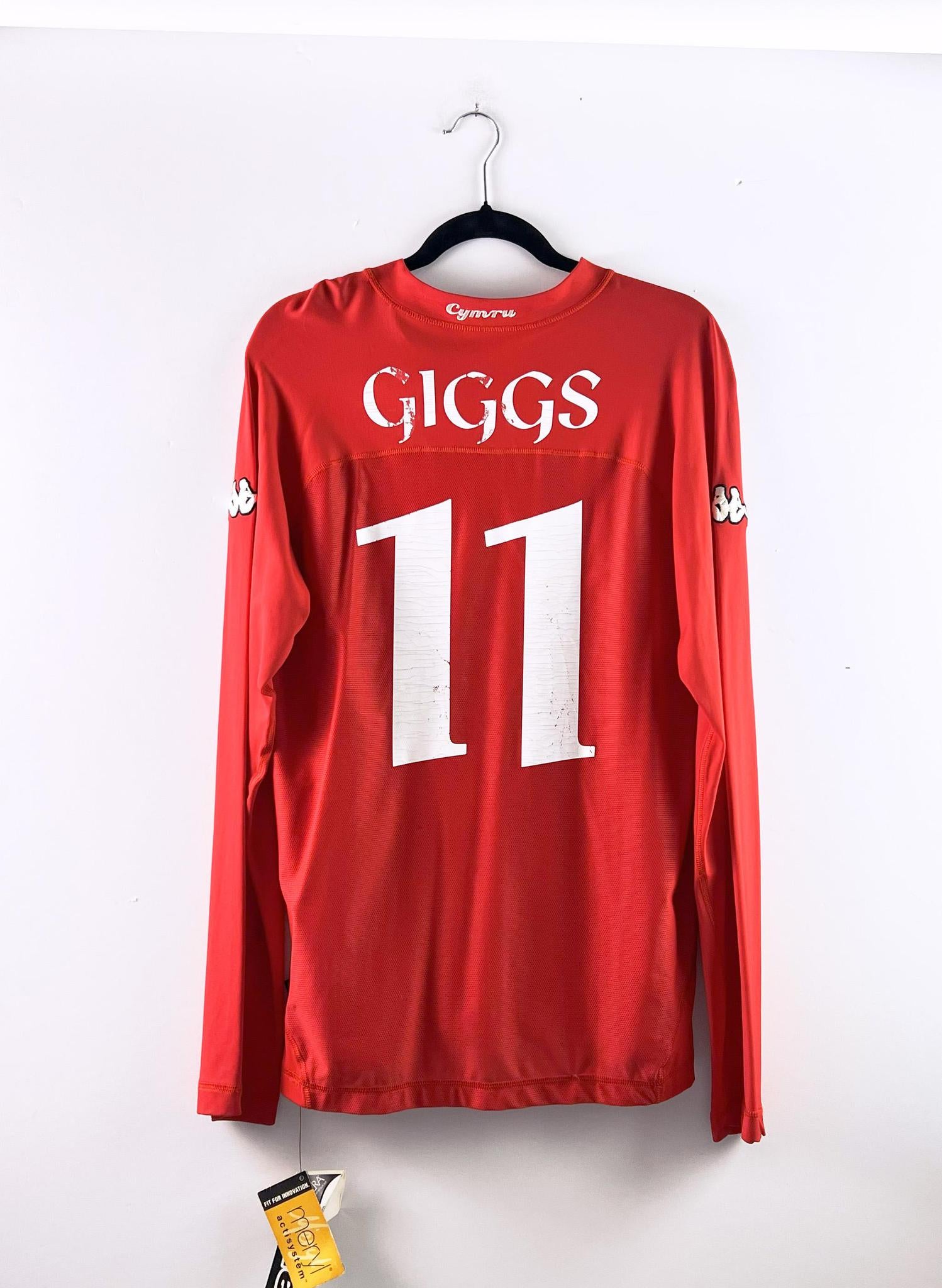 '04-05 Wales National Football Team Home Kit - 'Giggs #11'
