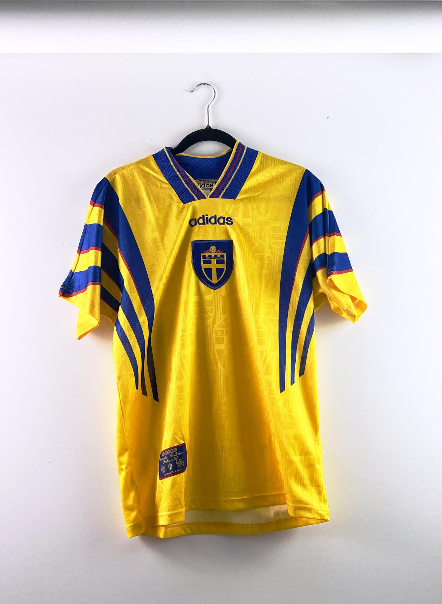 '94-96 Sweden National Football Away Kit