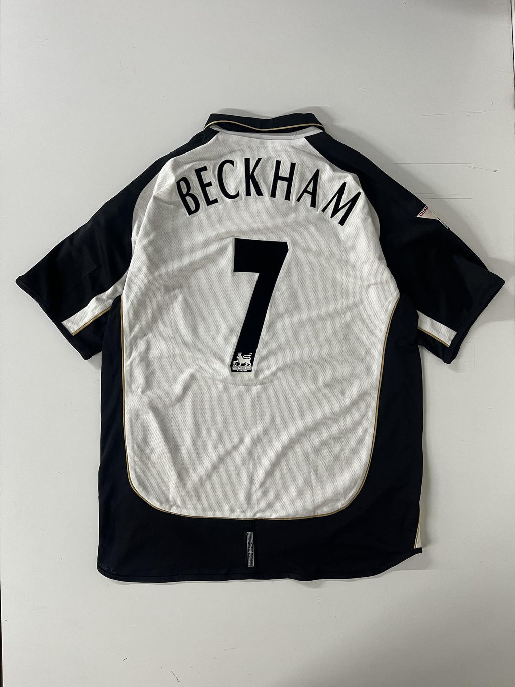 '01-02 Manchester United 100th Anniversary Home Kit - 'Beckham #7'