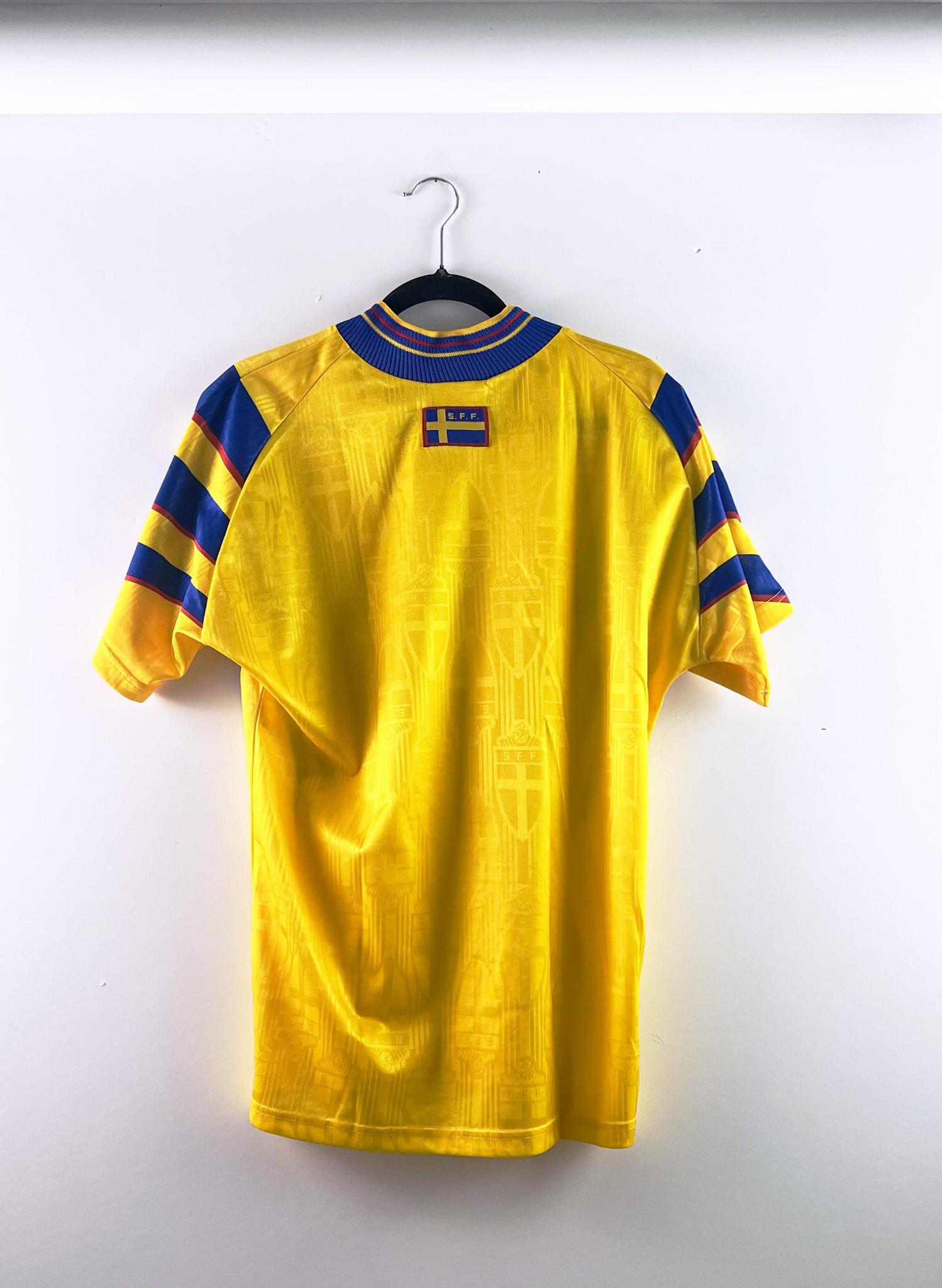 '94-96 Sweden National Football Away Kit