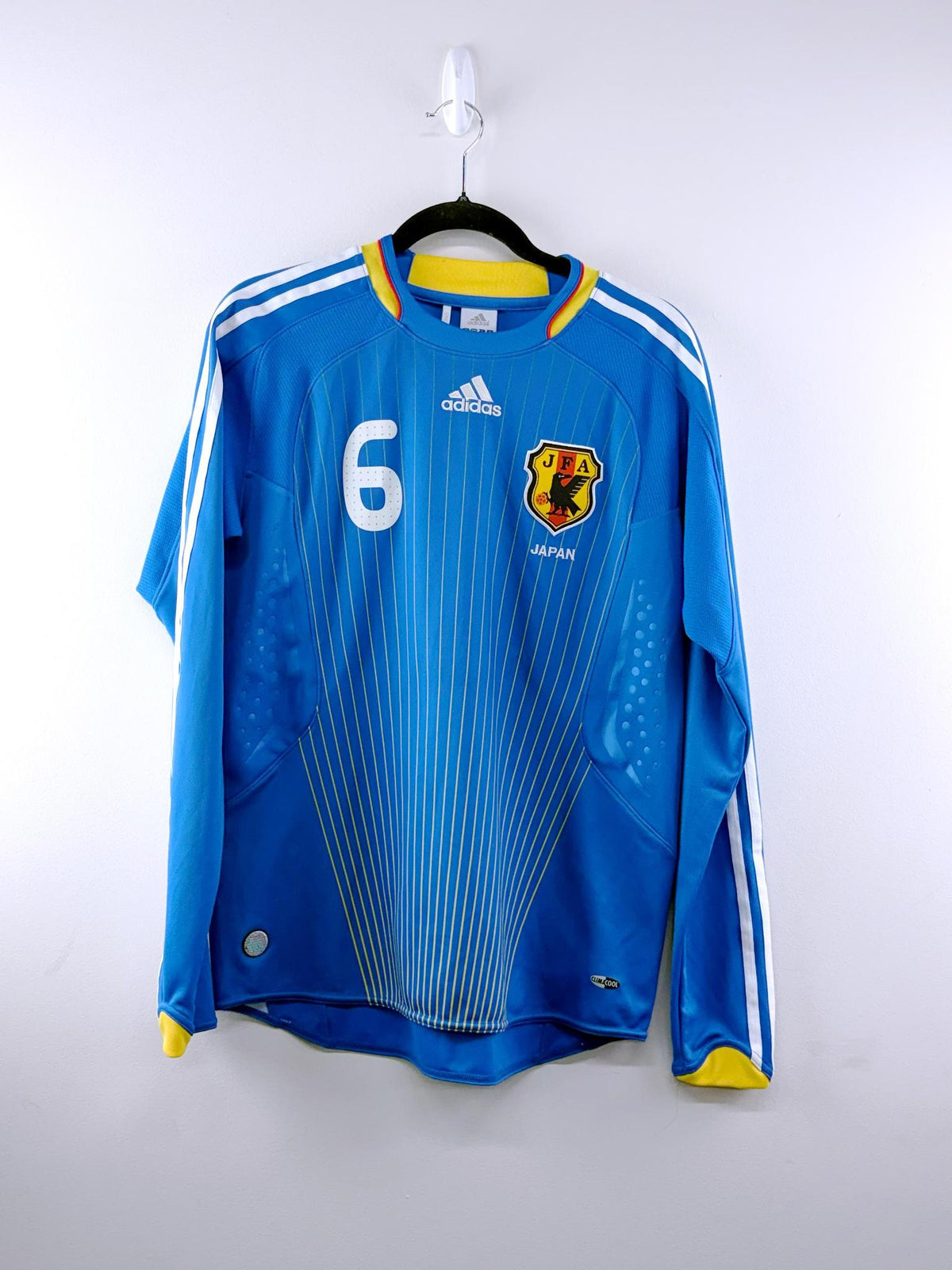 '08 Japan National Football Team Home Kit - 'Uchida #6'