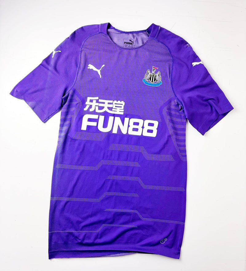 '18 Newcastle United Goalkeeper Kit