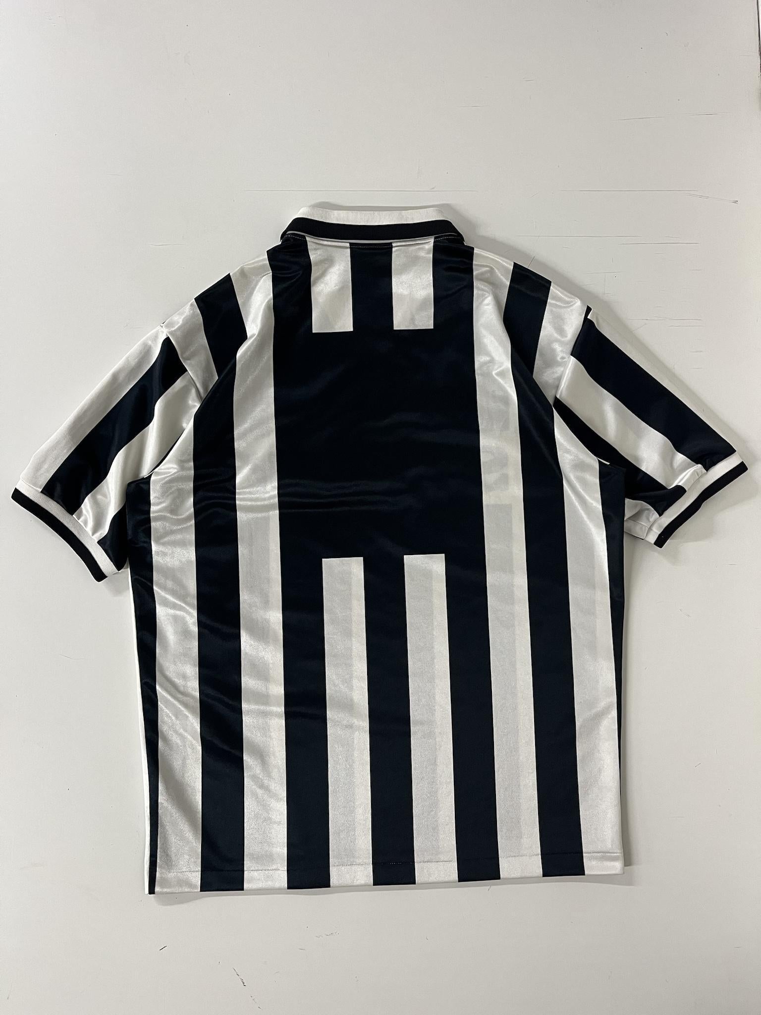 '95 Juventus Home Kit