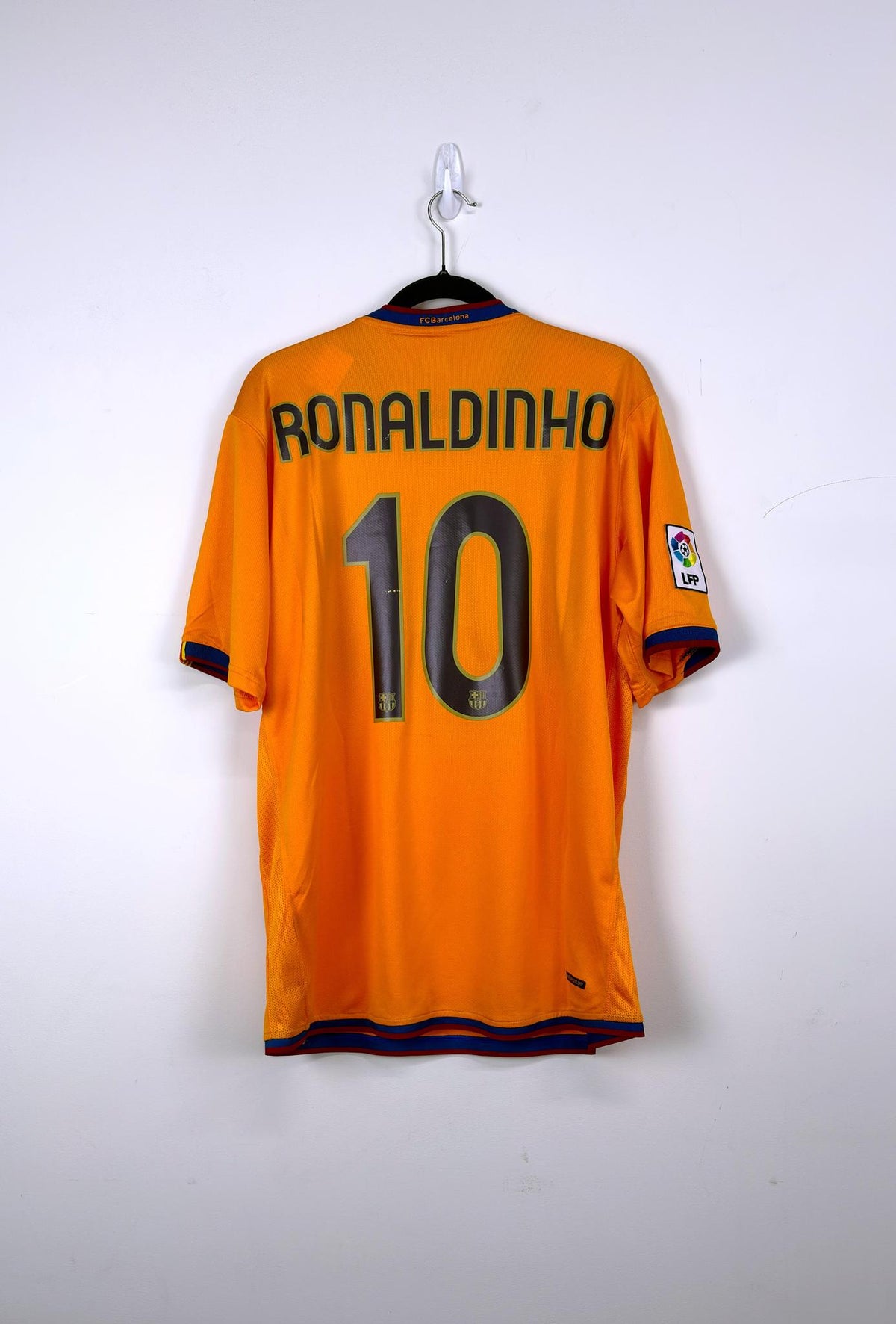 '06-07 FC Barcelona Away Kit - 'Ronaldinho #10'