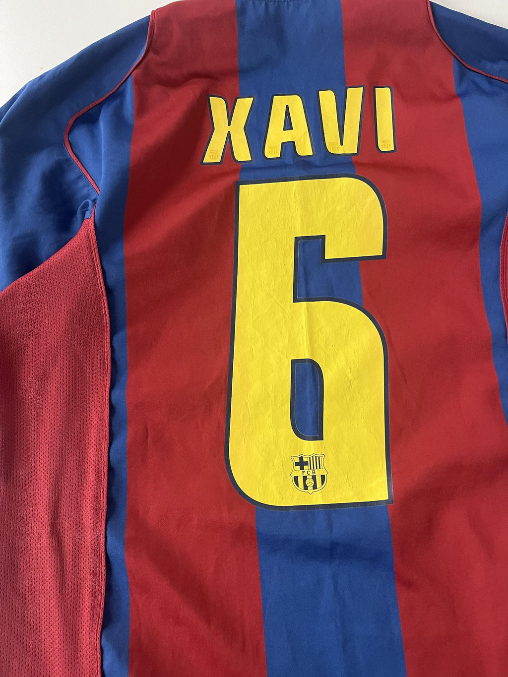 '04-05 FC Barcelona Home Kit - 'Xavi #6'