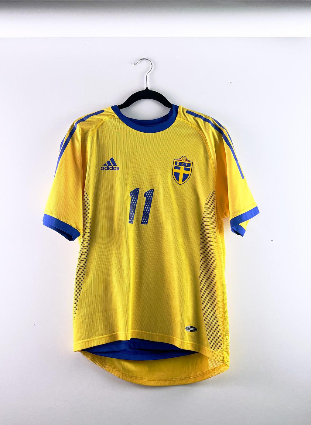 '02 Sweden National Football Team Home Kit - 'Larsson #11'