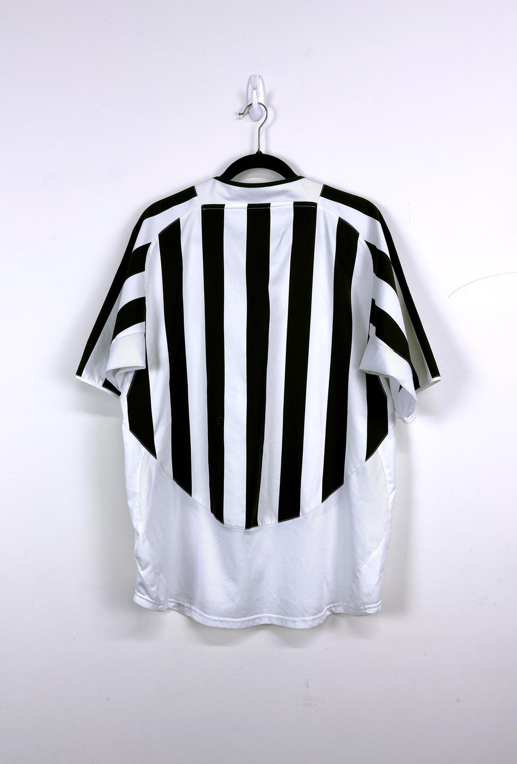 '03-04 Juventus Home Kit