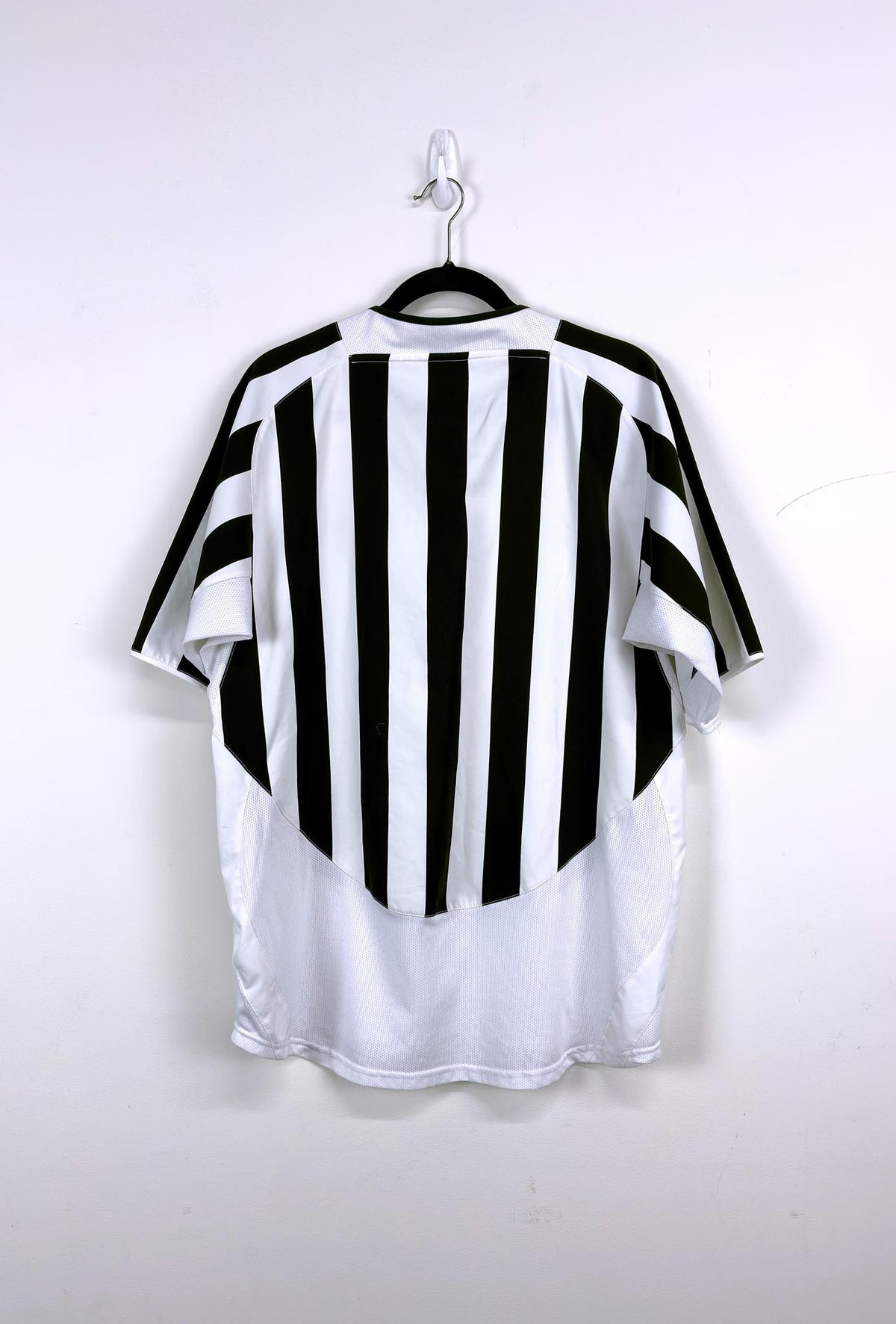 '03-04 Juventus Home Kit
