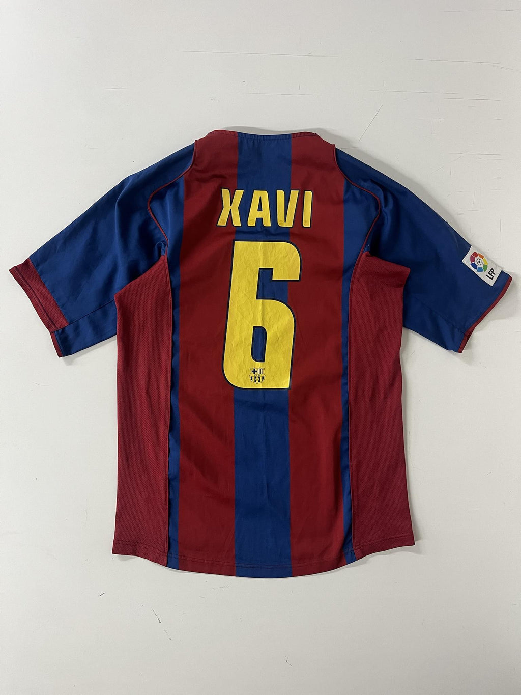'04-05 FC Barcelona Home Kit - 'Xavi #6'