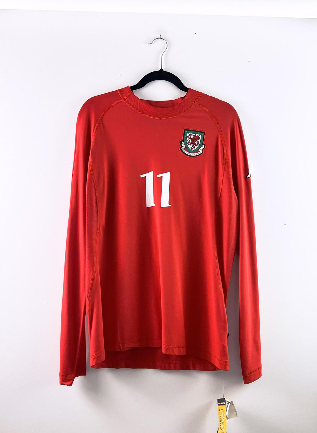 '04-05 Wales National Football Team Home Kit - 'Giggs #11'