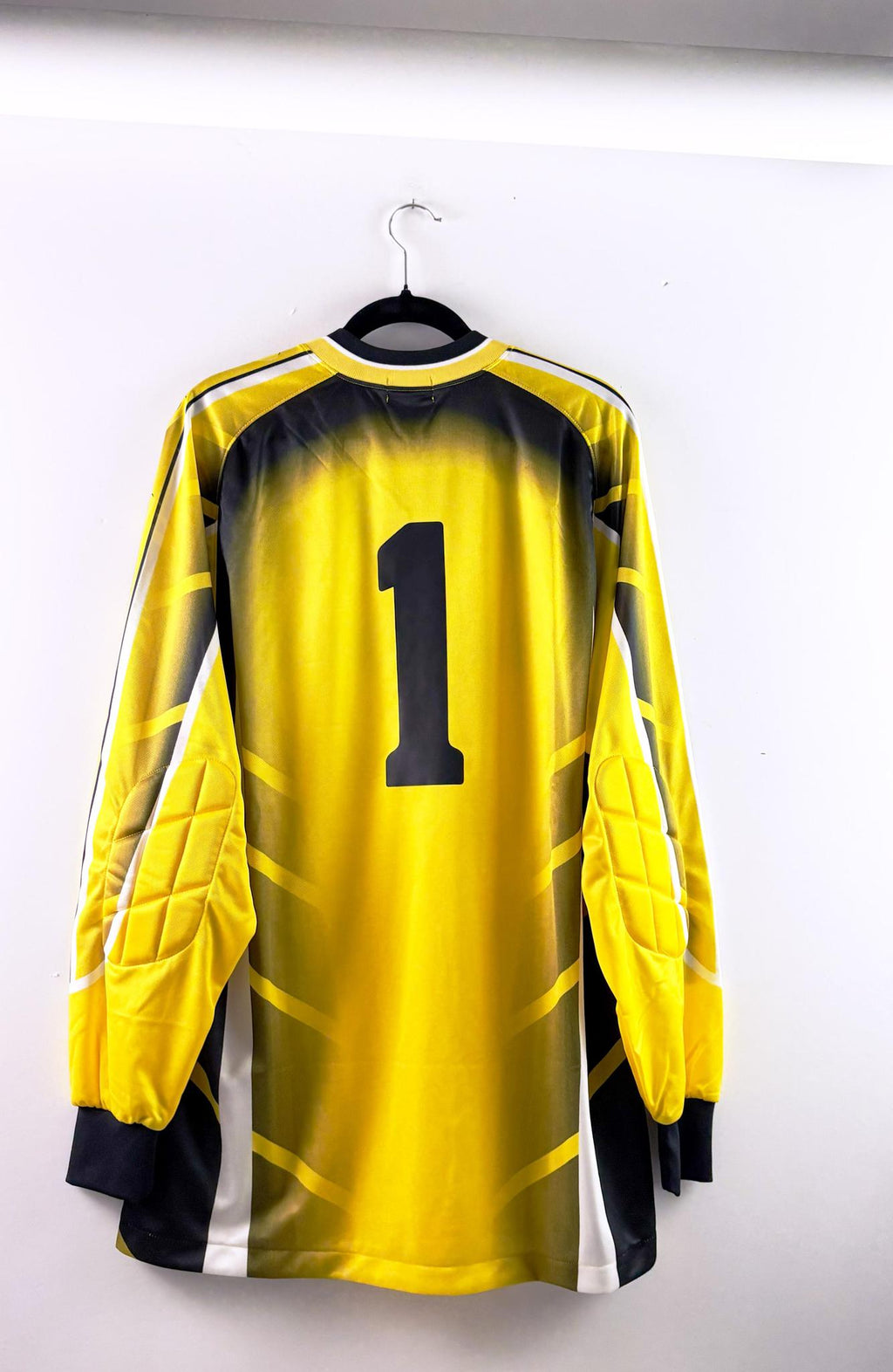 '03 Vissel Kobe Goalkeeper Kit - '#1'